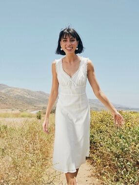 Backyard roses white midi dress